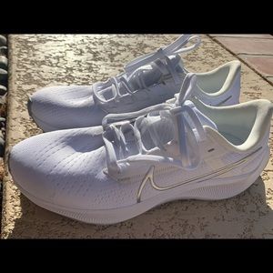 Women’s White Nike Air Zoom Pegasus 38 Road Running Shoe Size 7